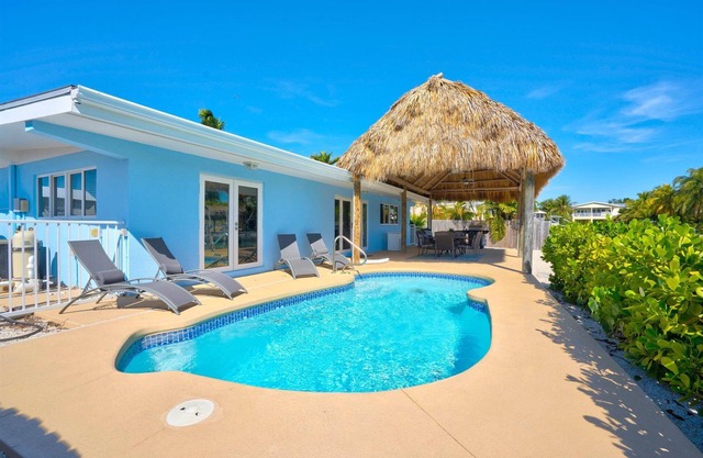 50% OFF weekly fall rentals. Head to tropical weather and waters this fall!