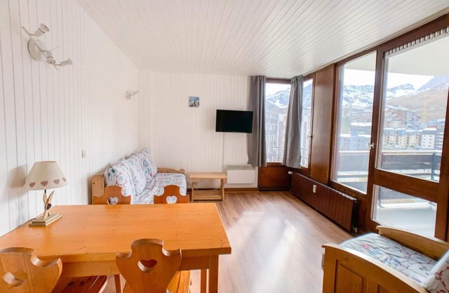 50m from shops, 4th floor, view mountain, balcony, tv, ski locker, 24m², Tignes