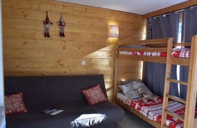 50m from ski slopes, 2nd floor, view mountain, balcony, parking, tv, ski locker, 18m², Montgenèvre