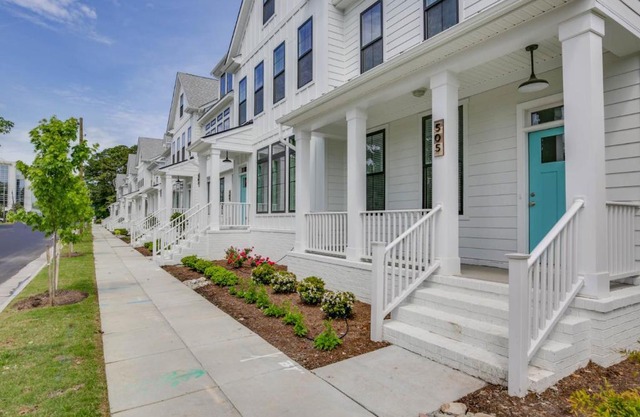 519 The Great Neck House