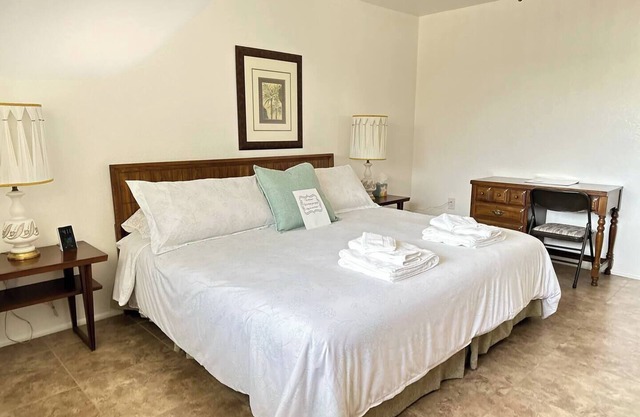 55+ Golfer's Bliss! Ex-Large 2100 SQFT Home!