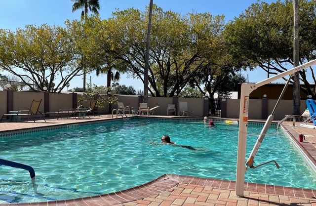 55&Up? ENJOY a bargain in Rio Grande Valley! Gated, Great Pool & Warm Sunshine!