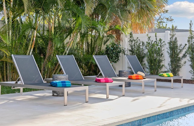 560 Perfectly Situated · Walk 2 Beaches & The Ritz