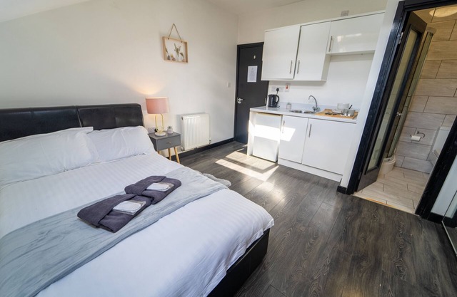 57 North Road Studios Near QE and UOB