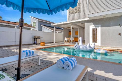 5BD Home with Pool & BBQ - Downtown Tampa and Airport