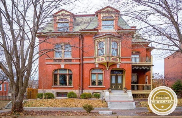 5BR/4.5BA Victorian Lafayette Manor/ABODEbucks