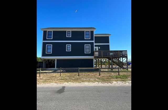5BR/4BA Home - REMODELED, Oceanfront, Close to Pier, Sleeps 10