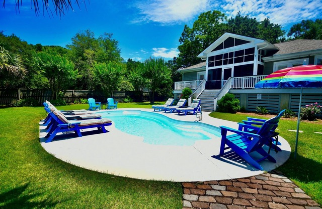 5br/4bath | POOL-Firepit-Porch-Outdoor Hot Shower | OneLevel Lush Tropical Oasis