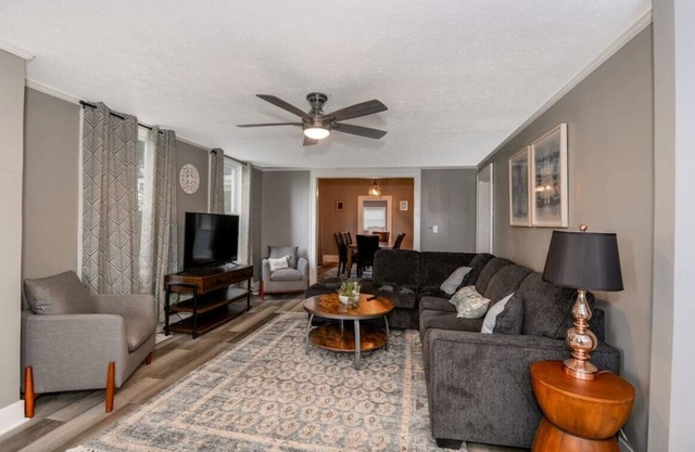 5BR Dream Vacation Near Cedar Point!
