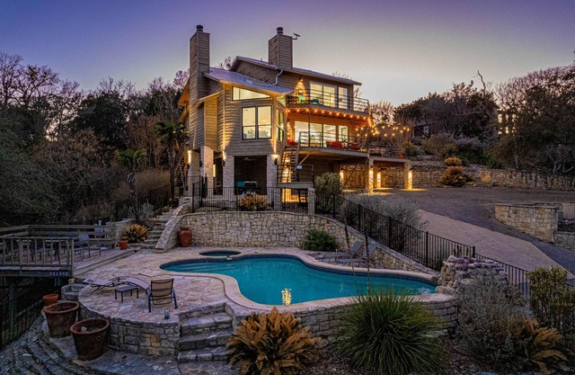 5br Home w/Pool and a View!
