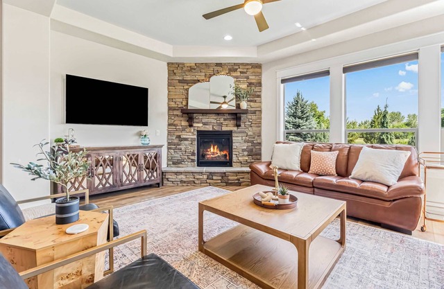 5BR Retreat + Hot Tub