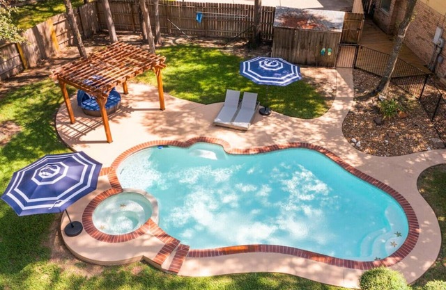 5BR Train Theme | Heated Pool Hot Tub EV BBQ