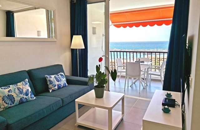 5mn from the beach: Achacay Standing apartment with sea and mountain views