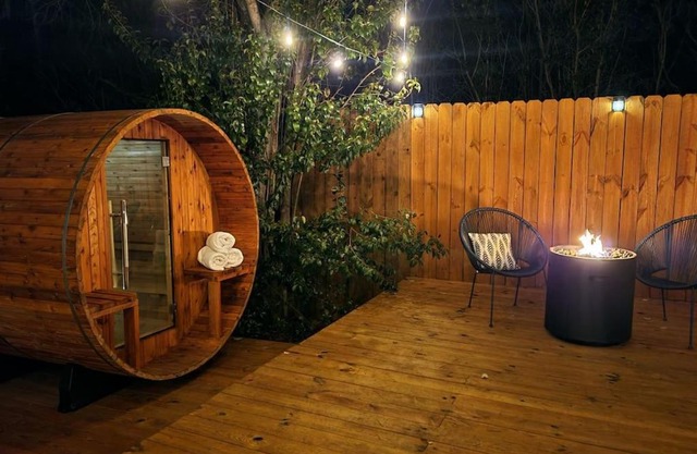 5th St Getaway w Sauna Hot tub Firepit & Game Room