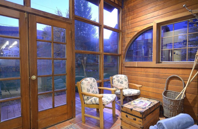 6,000 Sq/Ft of Luxury in Town! Gourmet Kitchen/Hot Tub/Lrg Yard! Walk to Elk Ave