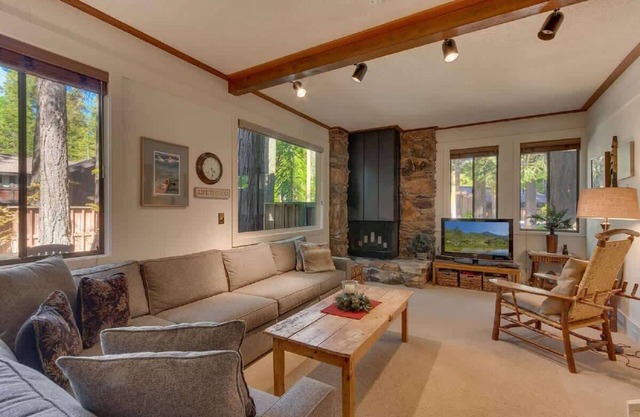 6-8 Miles to Palisades|Alpine|Homewood|Walk to TC