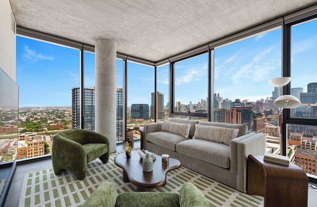 6 Apts for Groups w/City Views and Luxe Amenities