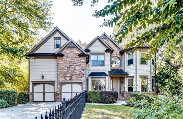 6 BDRM, 5.5Bath Brookhaven home. Sleeps 12 with pool and Family friendly. Fenced