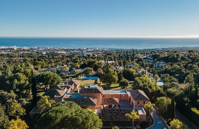 6 bedroom accommodation in Marbella