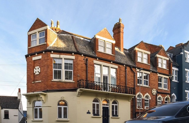 6 bedroom accommodation in Swanage