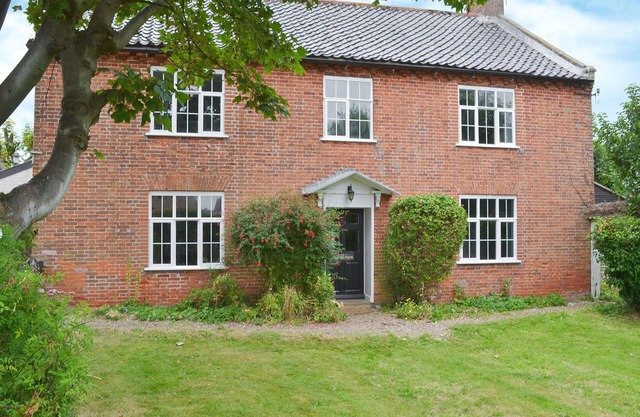 6 bedroom accommodation in Bacton-on-Sea, Norwich
