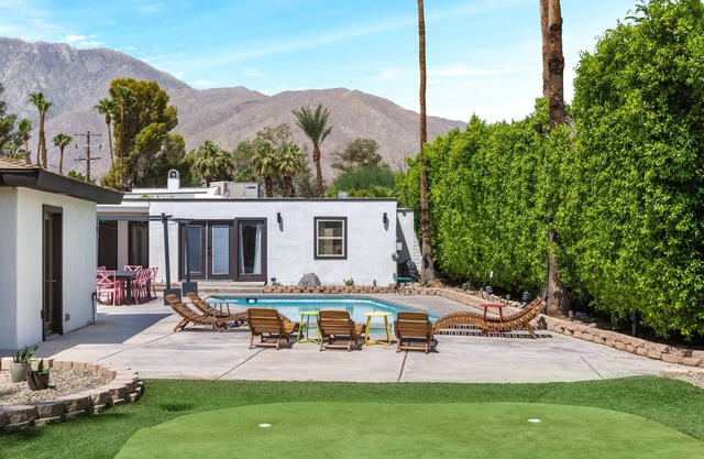 6 Bedroom desert oasis 5 min from downtown - pool, spa, & amazing mountain view