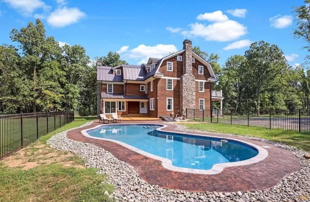 6 Bedroom Farmhouse Owned by Bear Chase