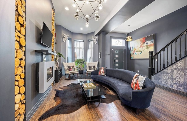 6 Bedroom Guest House