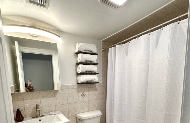 6 BR Spacious double apt close to NYC