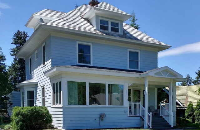 6 Houses from City Beach - the Doctors' Inn!