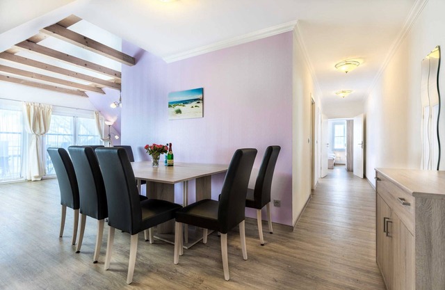 (6) Kerstin, 3-room apartment, loggia, upper floor - Ostseeferienhaus Drachenflieger Pepelow