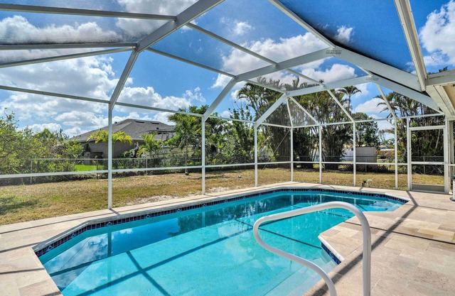 6 Mi to Dtwn Cape Coral: Home w/Spacious Lanai!