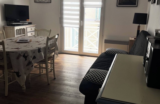 6-person apartment 250m from town center with garage + free fibre-optic WiFi