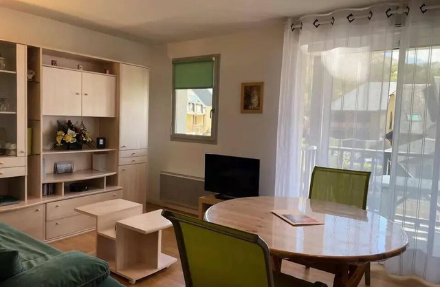 6-PERSON APARTMENT RESIDENCE HAMEAU DU PRE CLOS
