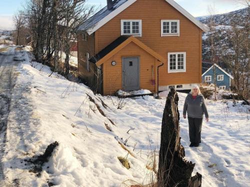 6 person holiday home in Skorovatn