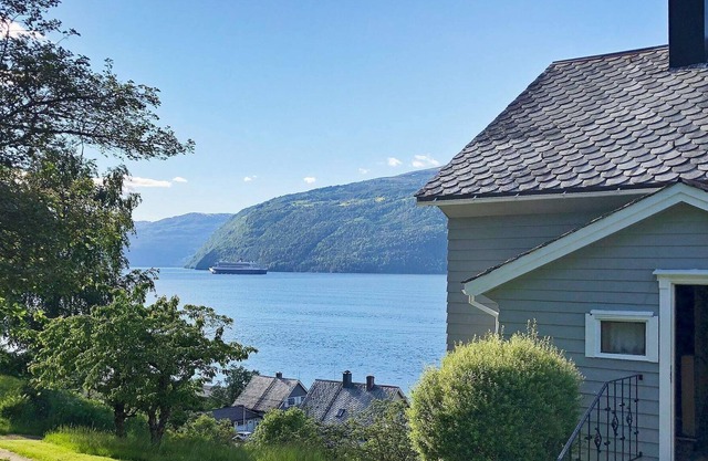 6 person holiday home in Utvik