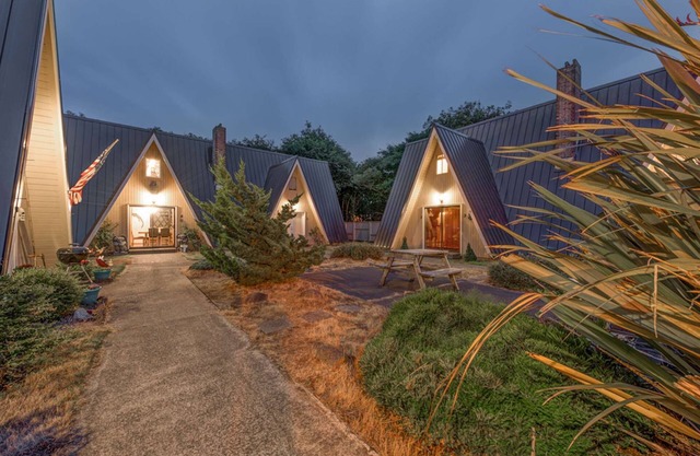 6 Themed Villas - Walk To Beach, Pet Friendly