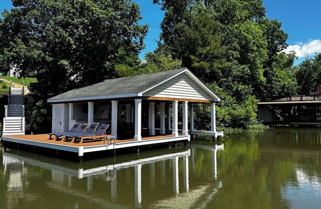 6000sf Luxury Home on Main Lake Cove – minutes off I-85