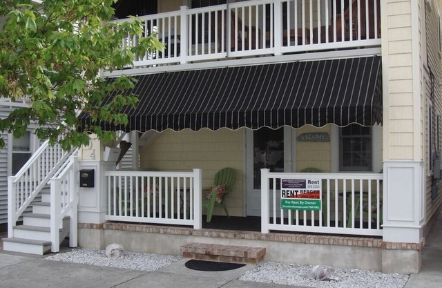 *604 12th STREET! LOCATION! LOCATION! LOCATION!*