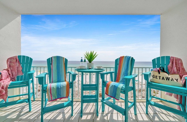 605 |Free Beach Service + Penthouse Condo + Heated Pool!