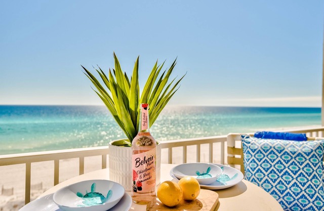 606 | Penthouse Condo + Free Beach Service + Heated Pool!