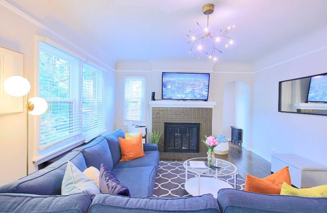 6BR/3BA Wallingford gem, minutes to downtown!