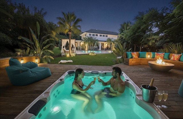 6BR | Heated Pool | Jacuzzi | Sauna | Beach area