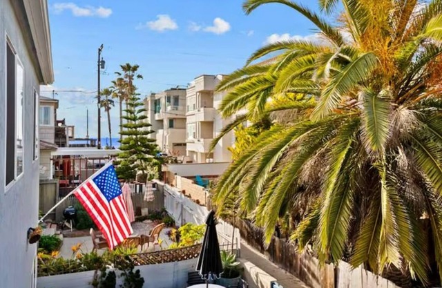 6BR! Massive Beach Retreat sleeps 22+steps to sandn