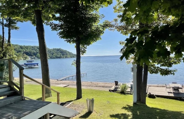 6BR Mission Point Waterfront Home, Hot Tub!
