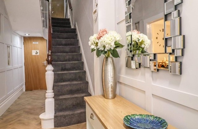 7-bed Beachside Retreat - Free Parking & Pets!