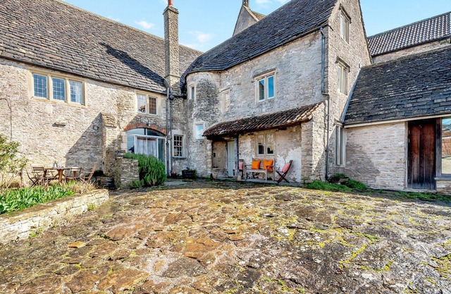 7 bedroom accommodation in Norton St. Philip, near Bath