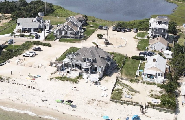 7 bedroom Beach House - sleeps 19