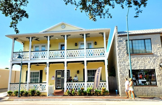 7-bedroom Charming B&B Two Blocks from New Smyrna Beach