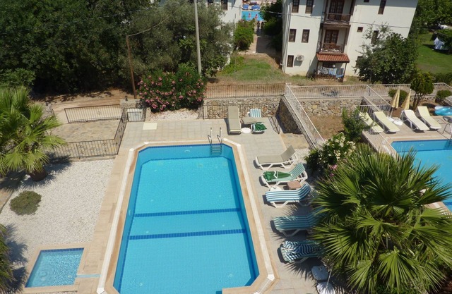 7 bedroomed detached villa with pool